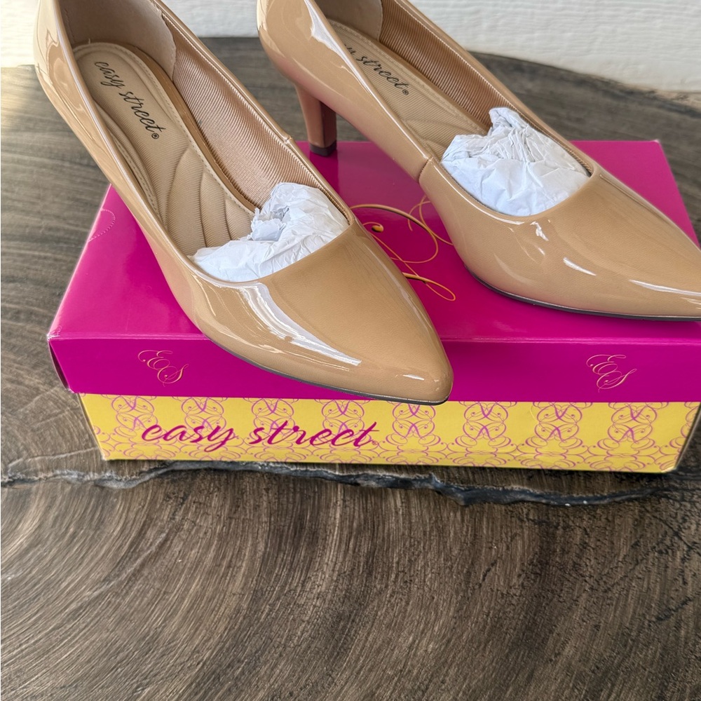 Easy Street Women's Nude Heels Size 8.5